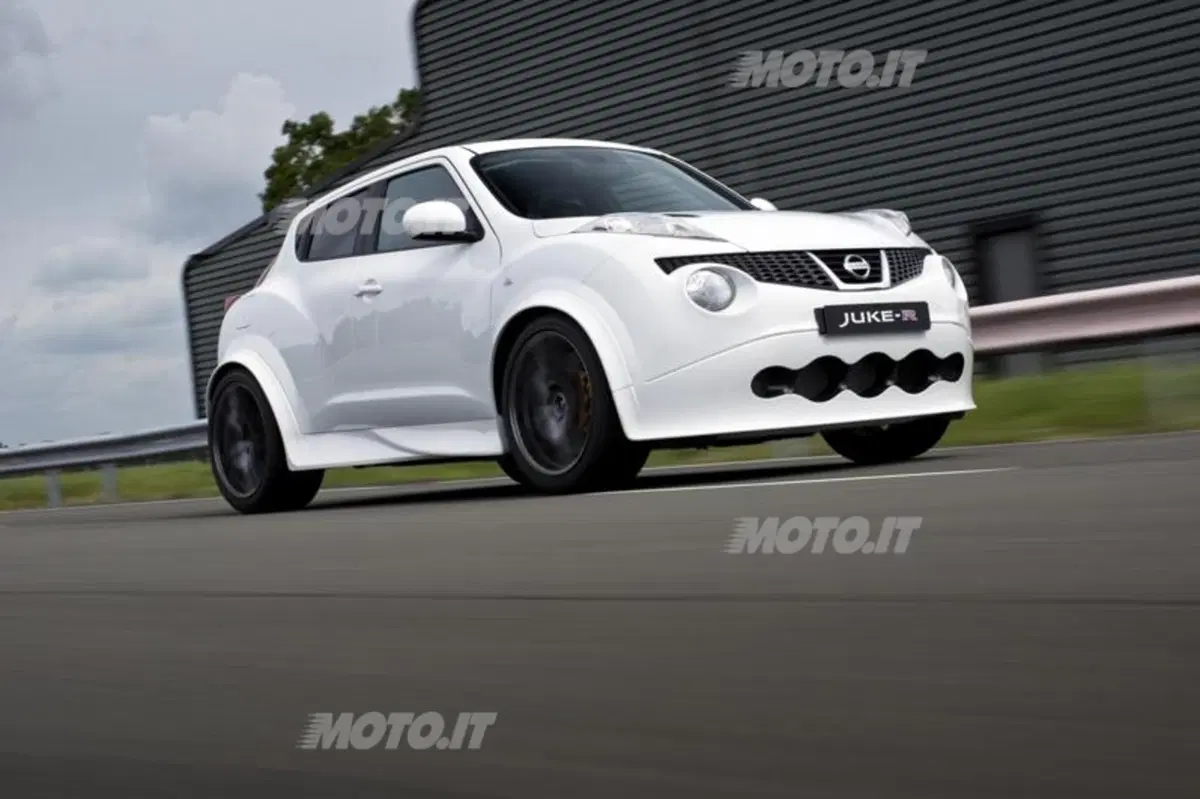 Nissan Juke-R: realizzato il primo esemplare stradale (4)