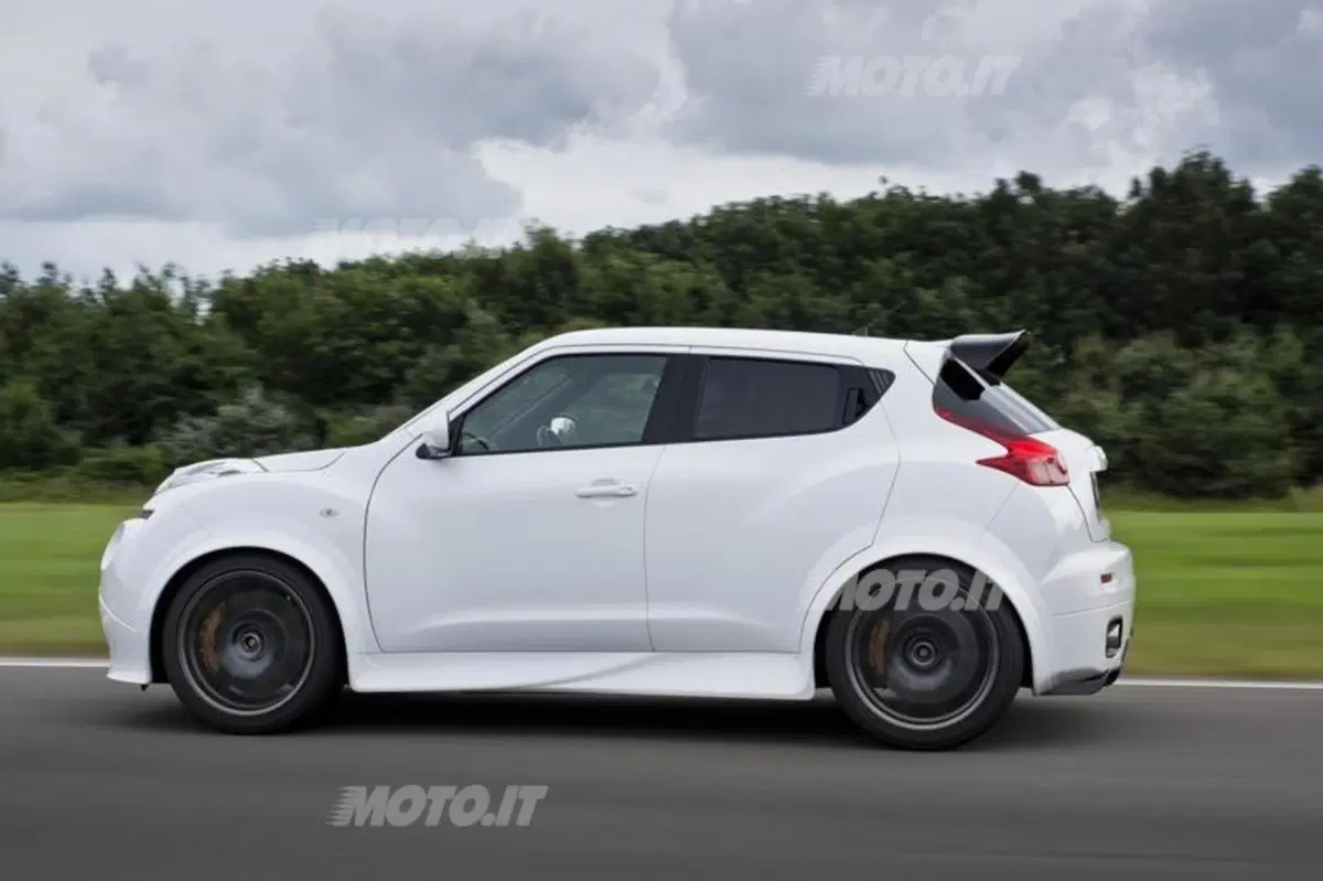 Nissan Juke-R: realizzato il primo esemplare stradale (5)