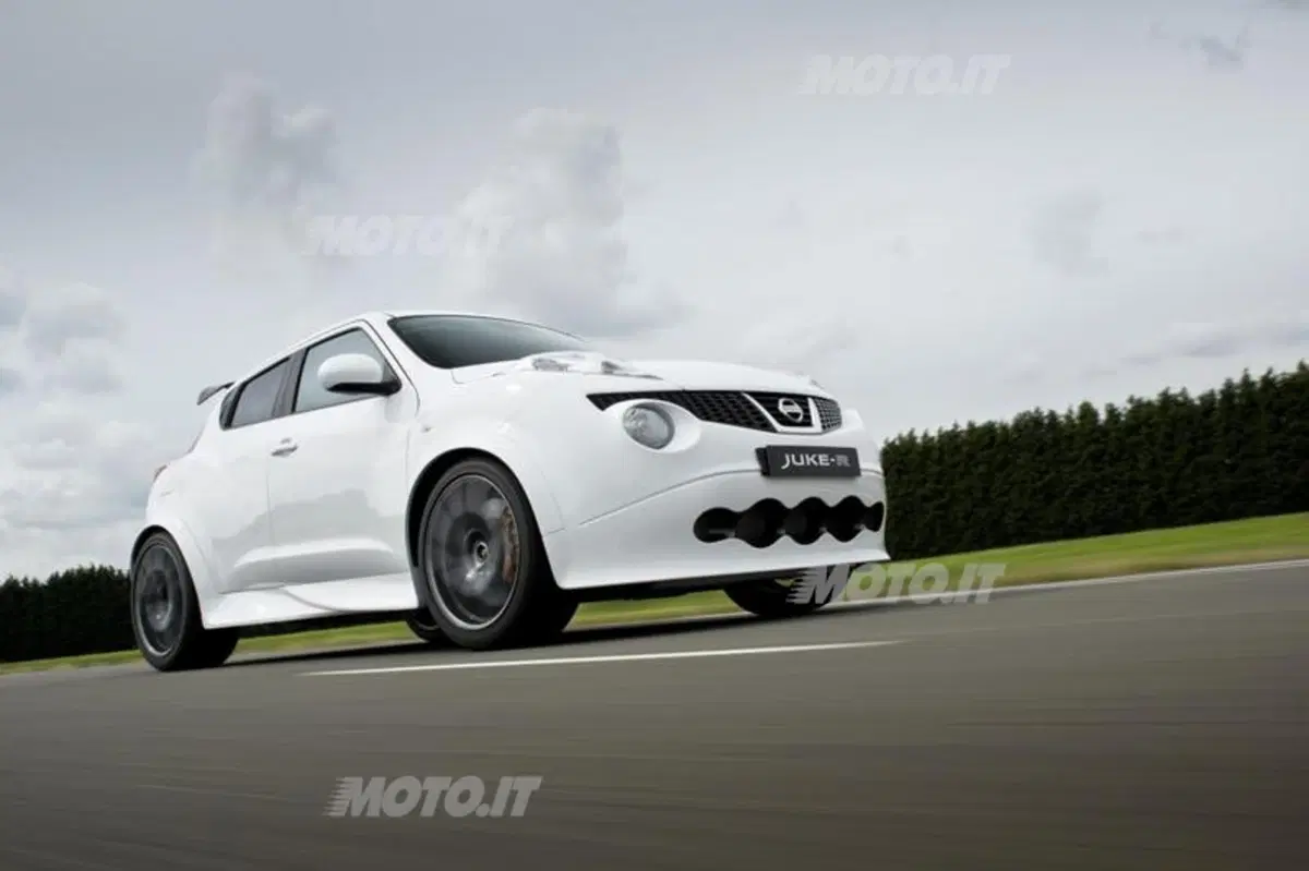 Nissan Juke-R: realizzato il primo esemplare stradale (6)