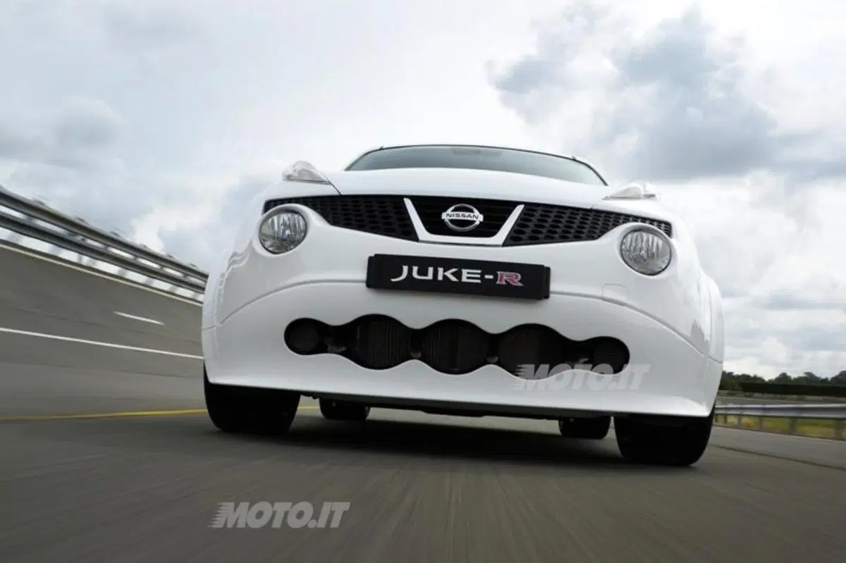 Nissan Juke-R: realizzato il primo esemplare stradale (7)