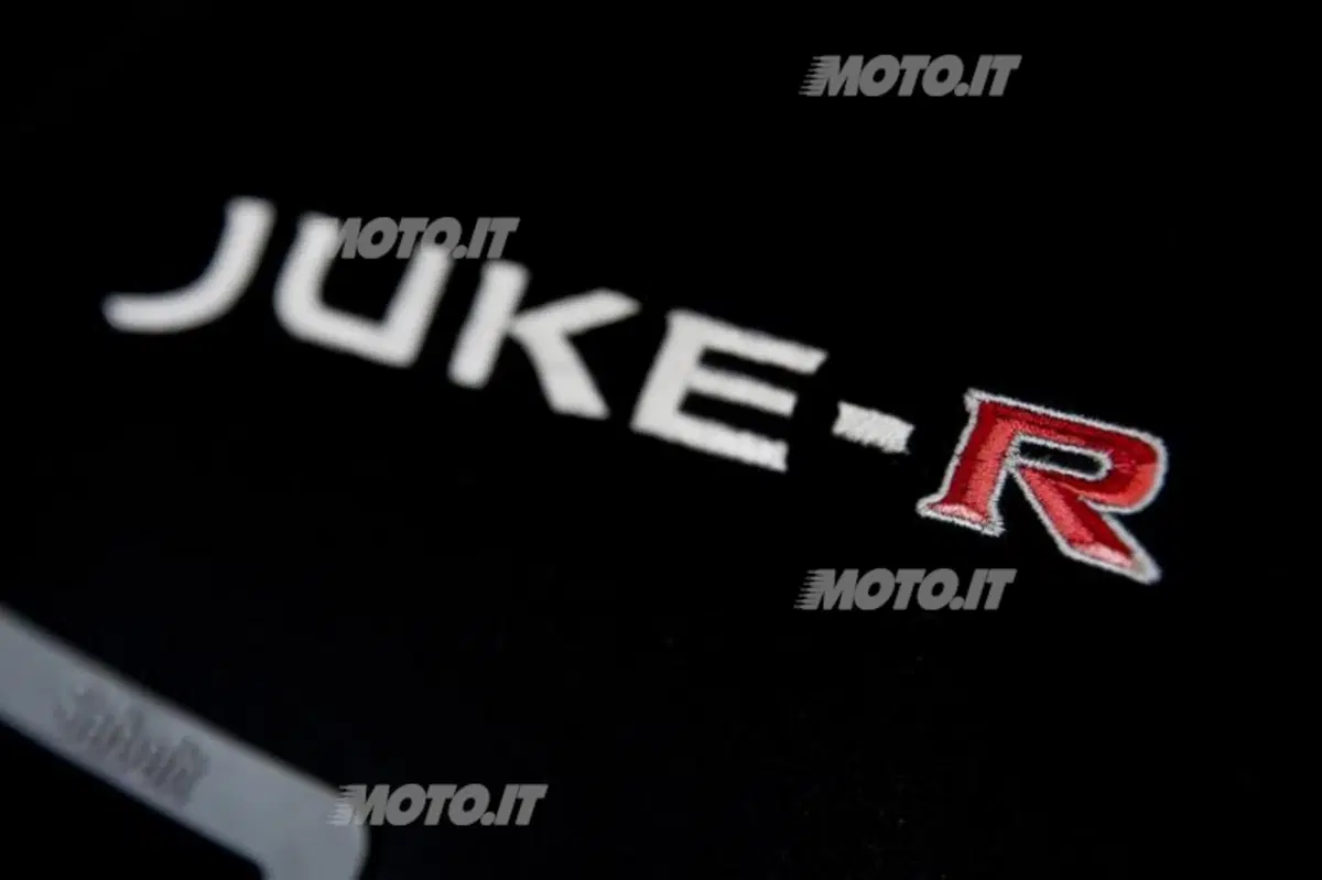 Nissan Juke-R: realizzato il primo esemplare stradale (12)