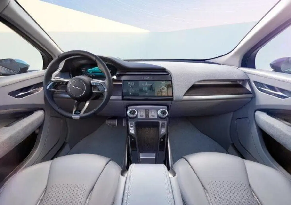 Jaguar I-Pace: per gli interni Alcantara fra lusso e sportivit&agrave;