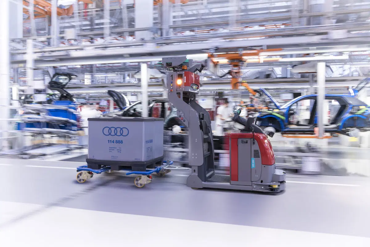 Audi Smart Factory: con robot e big data, produrre con la massima efficienza (10)