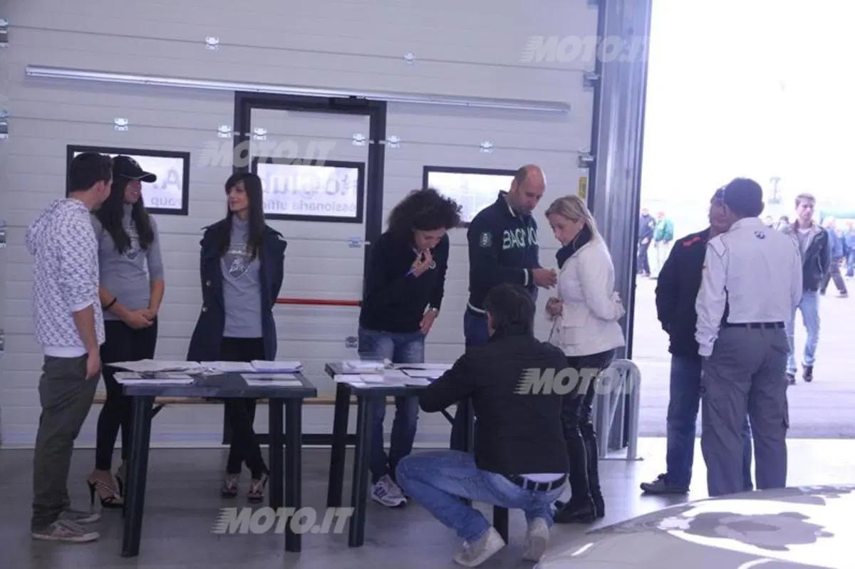 BMW AutoClub Modena: in pista per beneficenza (11)