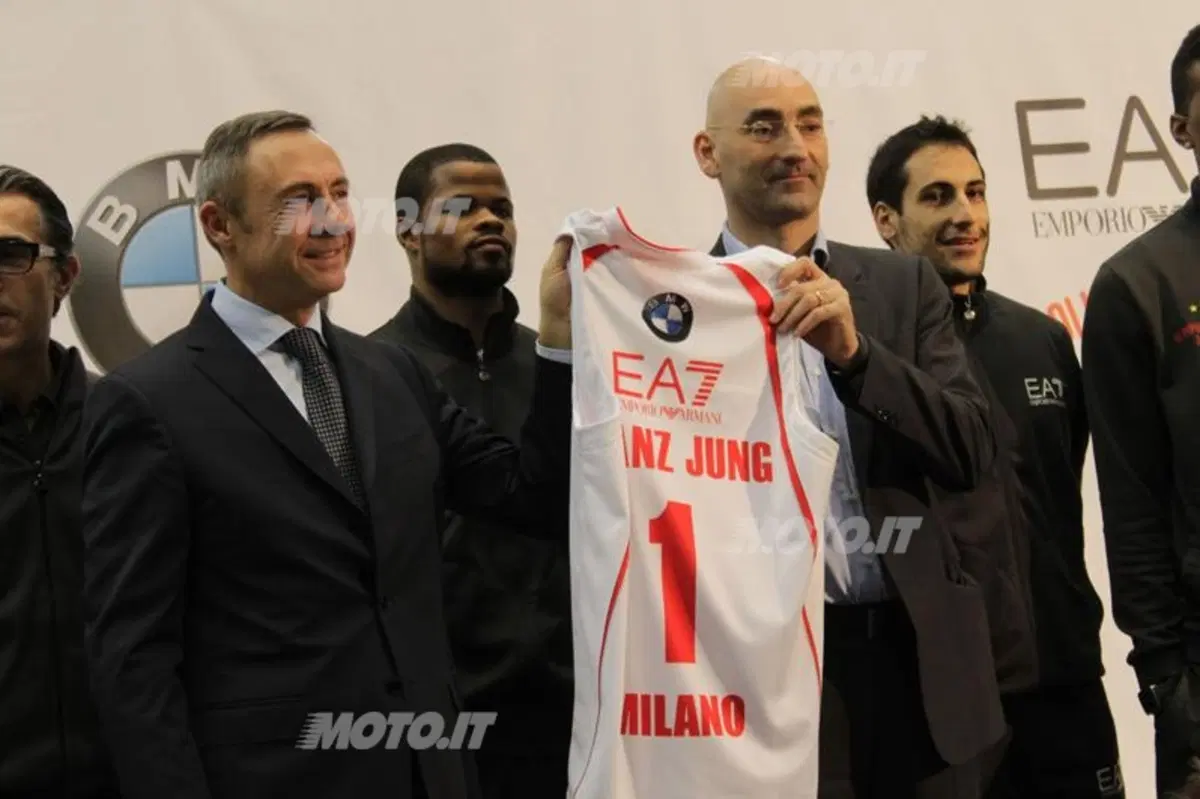 BMW sponsor della EA7 Olimpia Milano (15)
