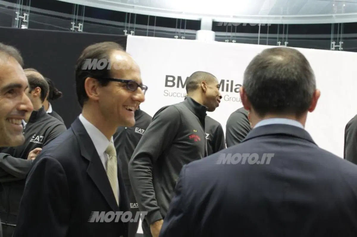 BMW sponsor della EA7 Olimpia Milano (16)