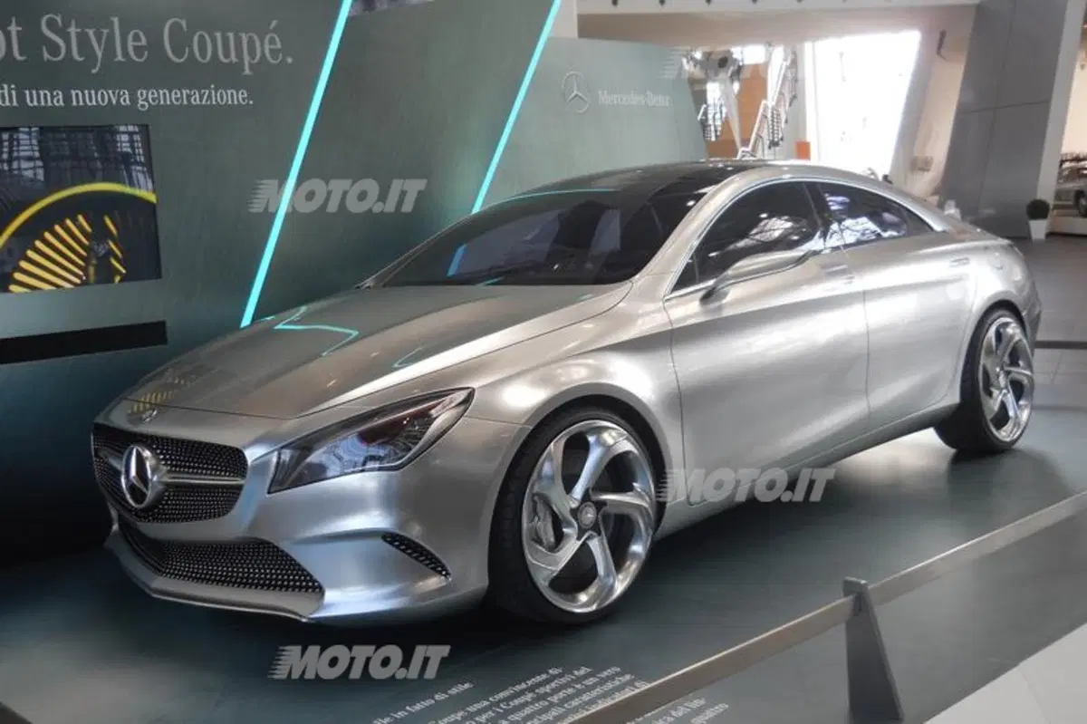 Mercedes-Benz Concept Style Coupé: anteprima italiana a Milano (2)