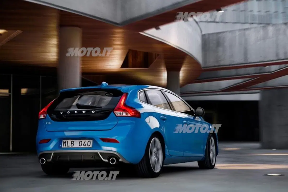 Volvo V40 Cross Country e R-Design: i listini prezzi (3)