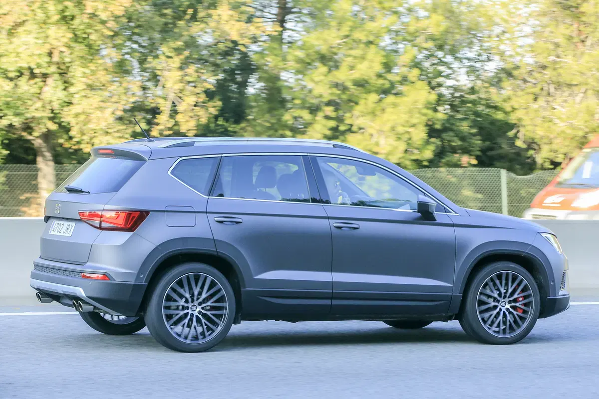 Seat Ateca Cupra: la versione cattiva del SUV arriva nel 2017 (9)