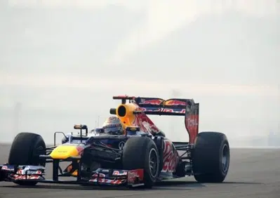 Vettel domina il 2° turno di libere in India