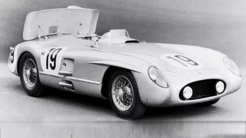 L'intervista a Stirling Moss per i 60 anni della Mercedes-Benz SL - Video