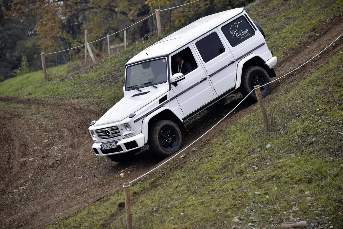 Mercedes Classe G: alla frusta tra pista e 'montagne artificiali' (3)