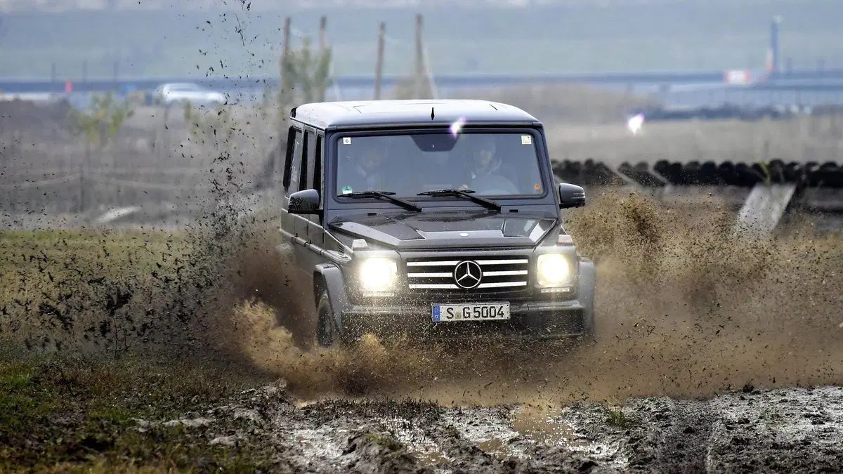 Mercedes Classe G: alla frusta tra pista e 'montagne artificiali' (7)