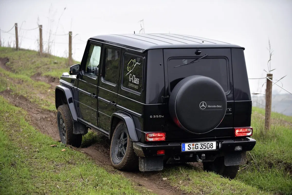 Mercedes Classe G: alla frusta tra pista e 'montagne artificiali' (17)
