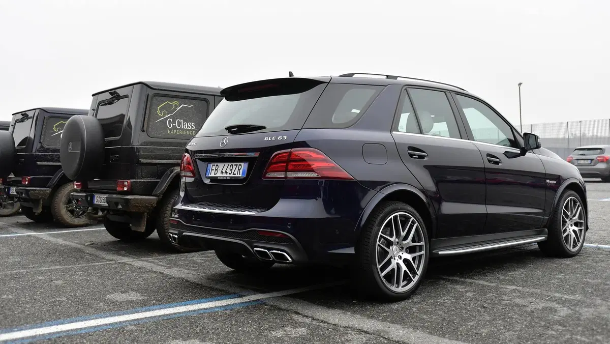 Mercedes Classe G: alla frusta tra pista e 'montagne artificiali' (16)