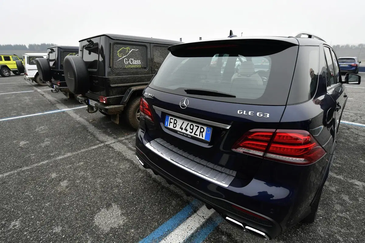 Mercedes Classe G: alla frusta tra pista e 'montagne artificiali' (20)