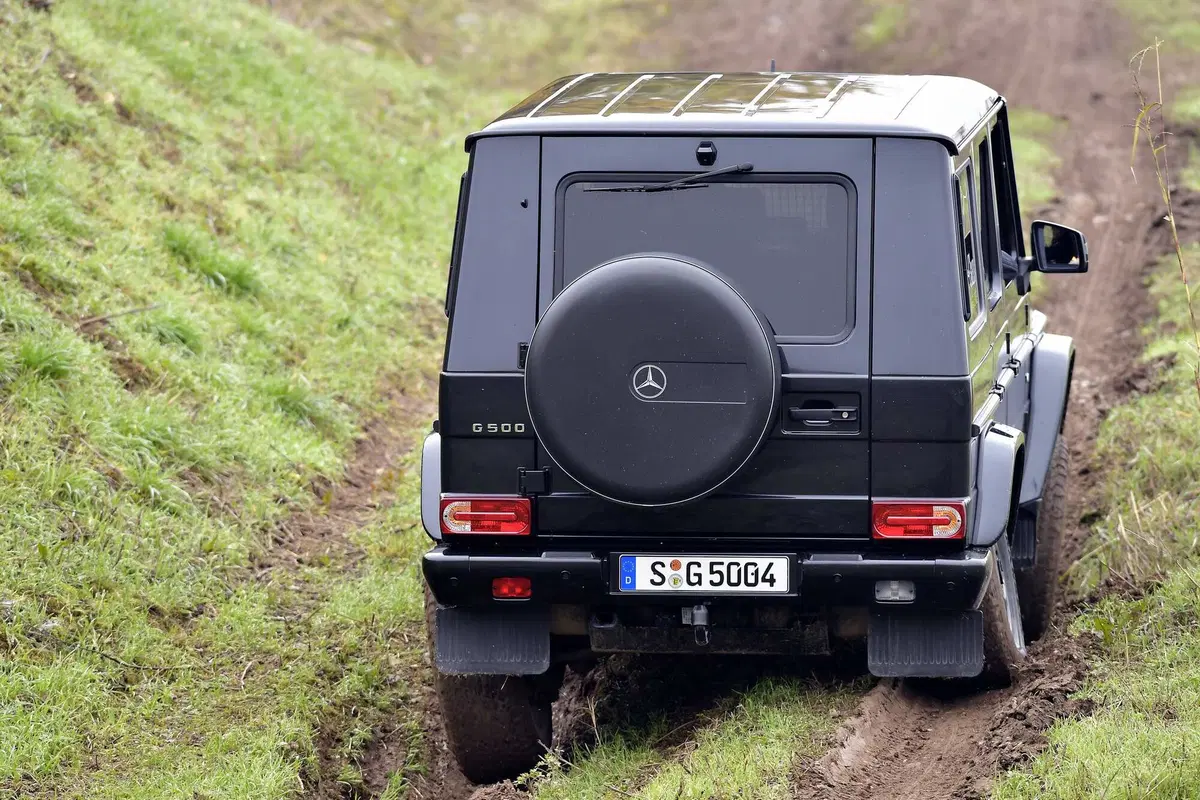 Mercedes Classe G: alla frusta tra pista e 'montagne artificiali' (9)