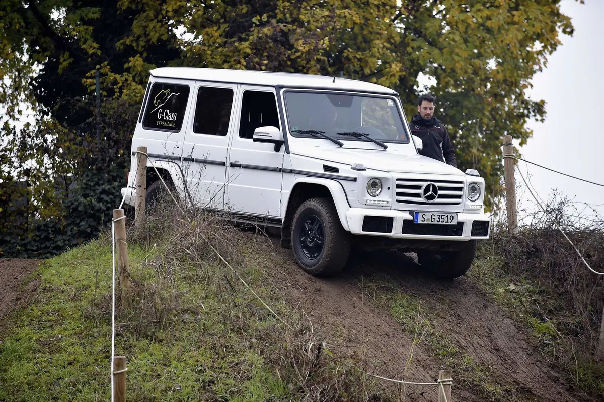 Mercedes Classe G: alla frusta tra pista e 'montagne artificiali' (12)