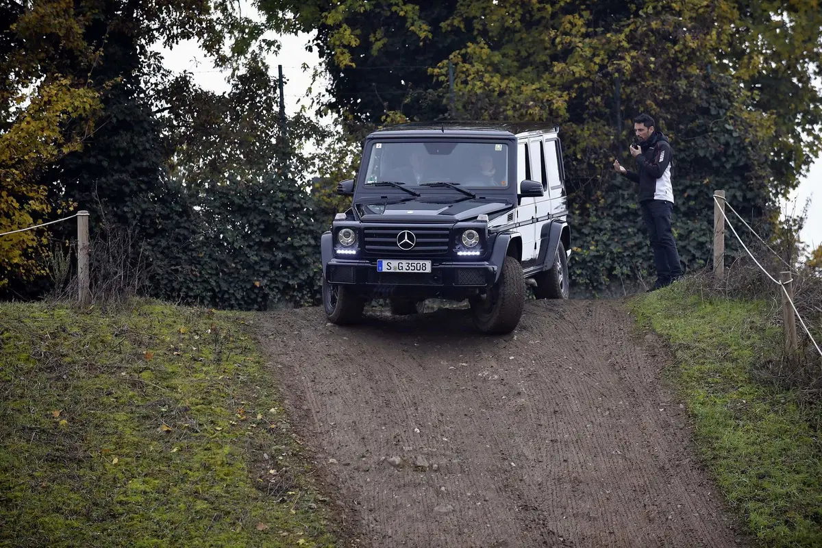 Mercedes Classe G: alla frusta tra pista e 'montagne artificiali' (22)