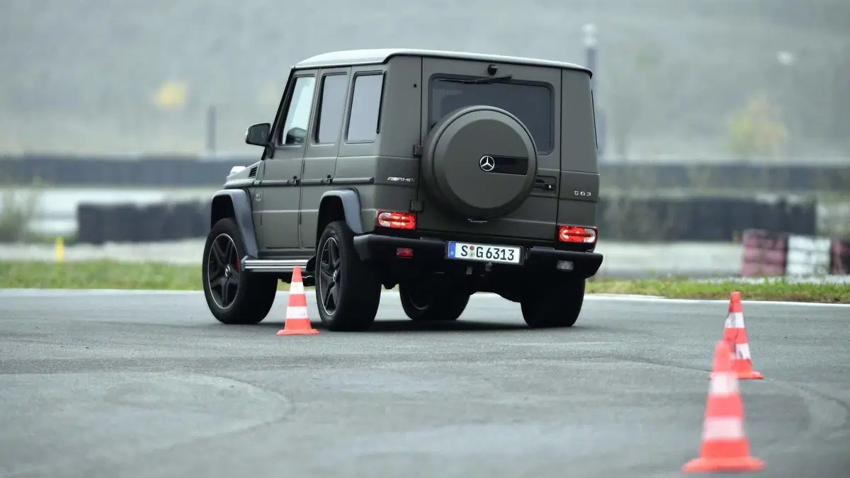 Mercedes Classe G: alla frusta tra pista e 'montagne artificiali' (23)
