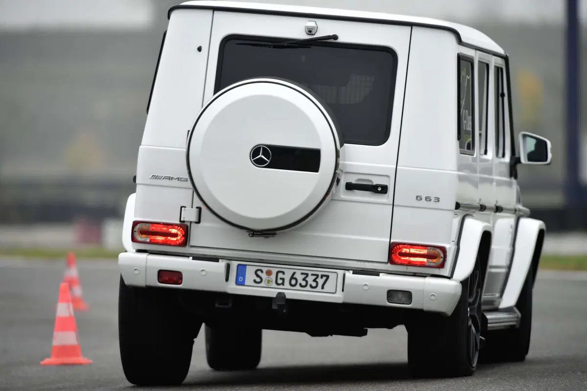Mercedes Classe G: alla frusta tra pista e 'montagne artificiali' (24)
