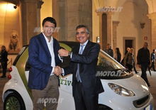 Renzi prova la smart fortwo electric drive