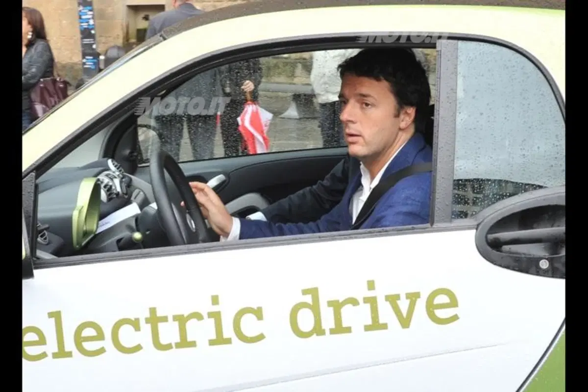 Renzi prova la smart fortwo electric drive (3)