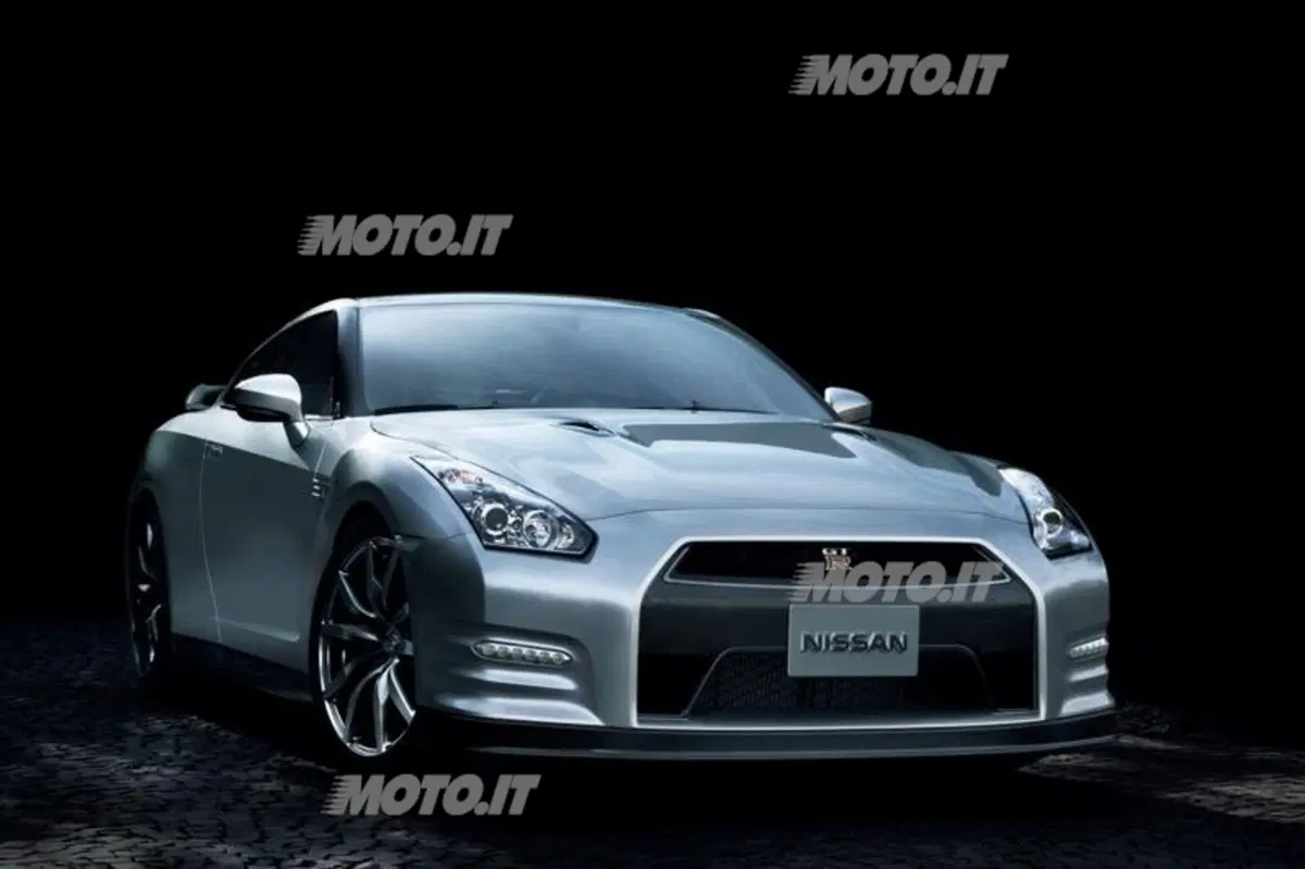 Nissan GT-R 2013 (2)