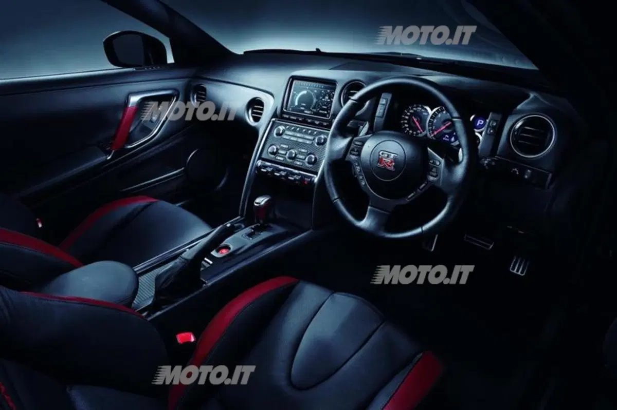 Nissan GT-R 2013 (3)