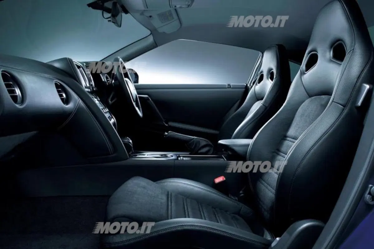 Nissan GT-R 2013 (4)