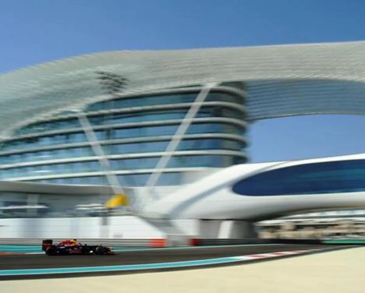 Vettel domina la seconda sessione di libere degli Emirati Arabi