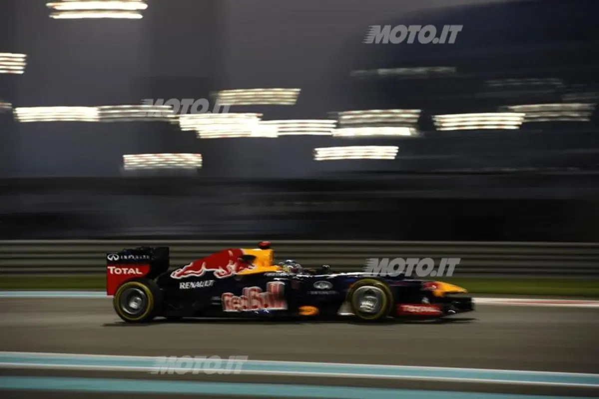 Vettel domina la seconda sessione di libere degli Emirati Arabi (5)