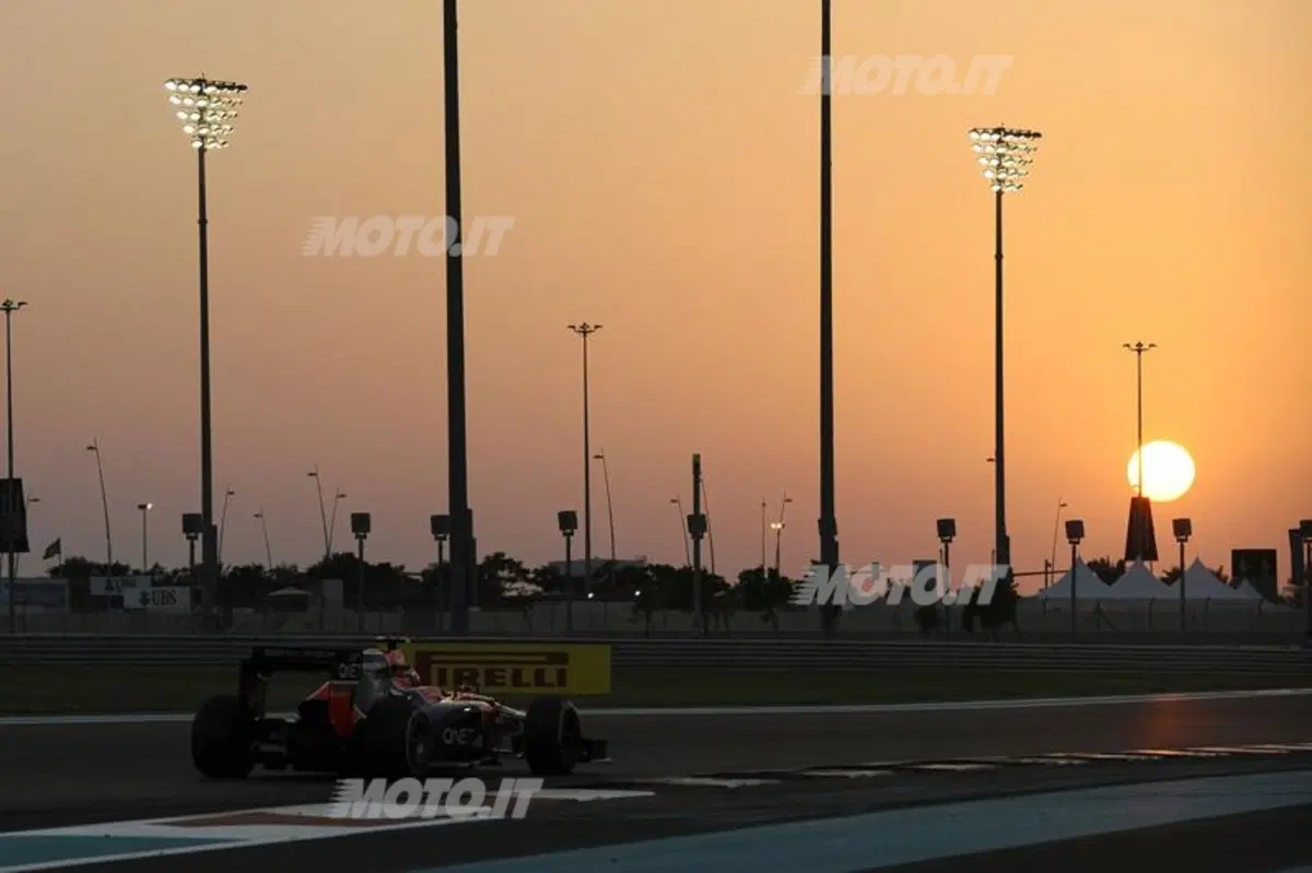 Vettel domina la seconda sessione di libere degli Emirati Arabi (6)