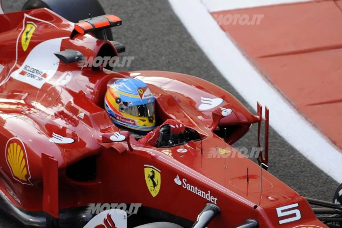 Vettel domina la seconda sessione di libere degli Emirati Arabi (8)