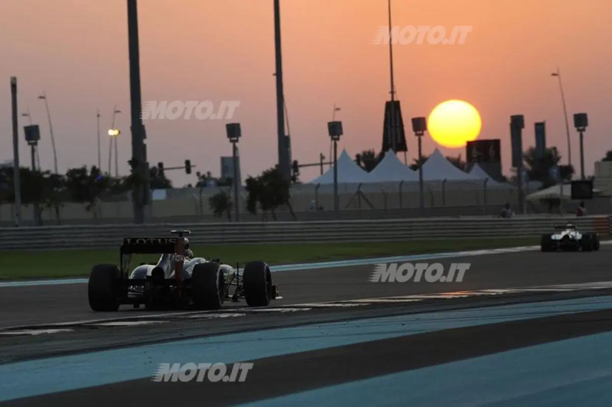 Vettel domina la seconda sessione di libere degli Emirati Arabi (9)