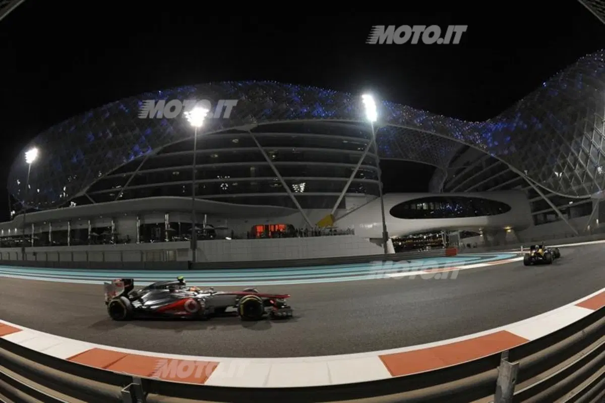 Vettel domina la seconda sessione di libere degli Emirati Arabi (11)