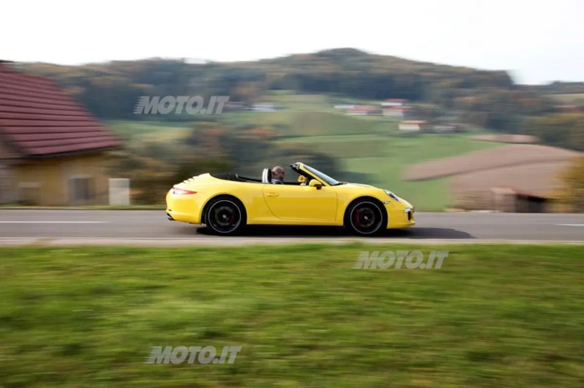 Porsche 911 Carrera 4 (2)