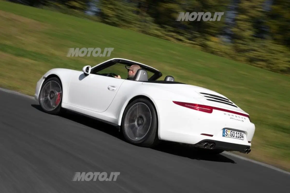 Porsche 911 Carrera 4 (3)