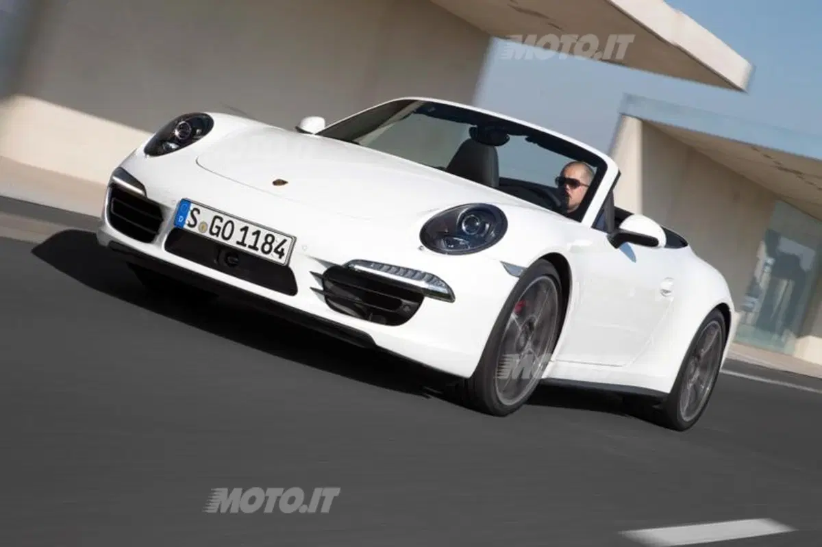 Porsche 911 Carrera 4 (4)