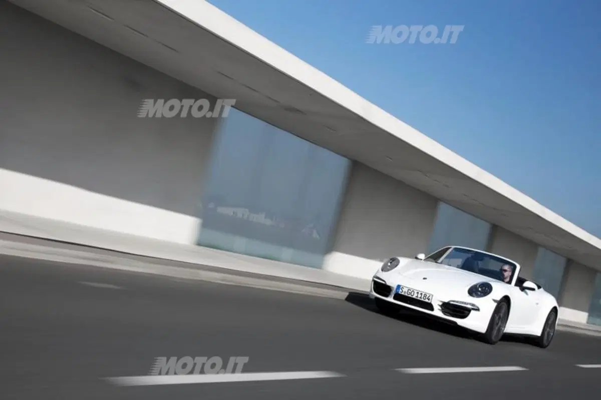Porsche 911 Carrera 4 (5)