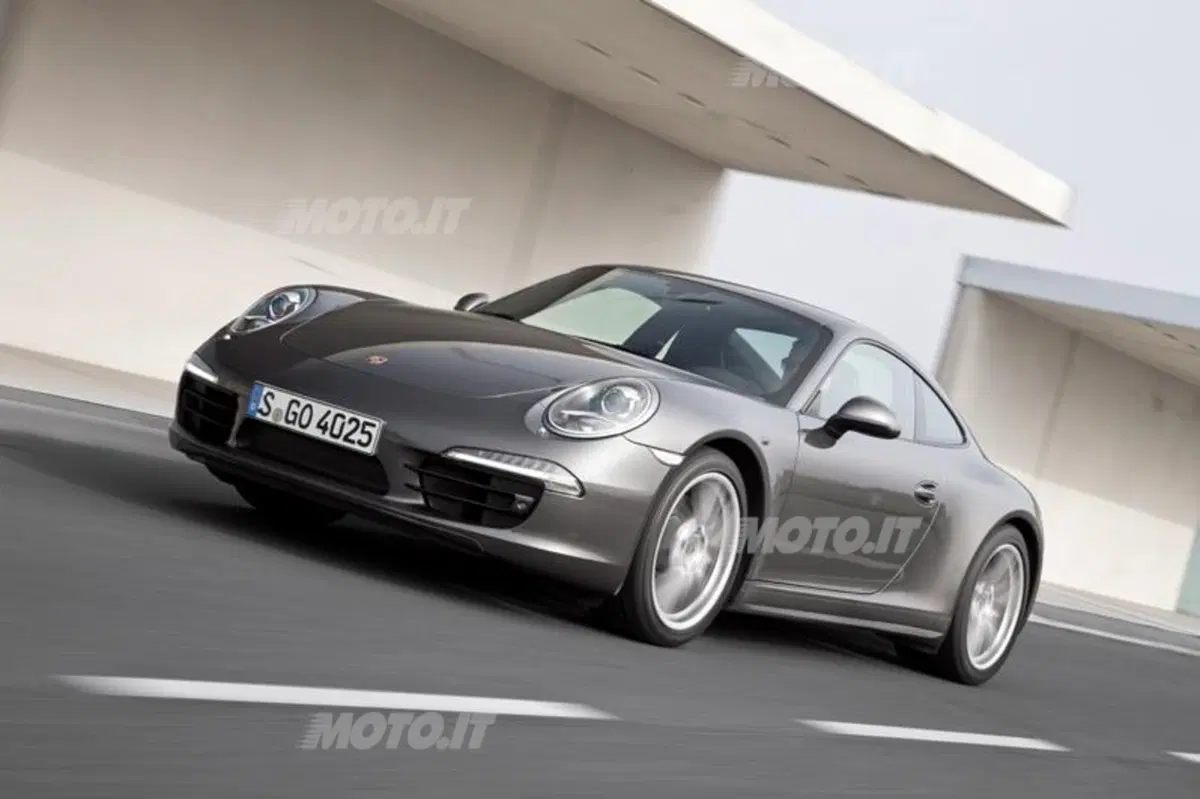 Porsche 911 Carrera 4 (6)