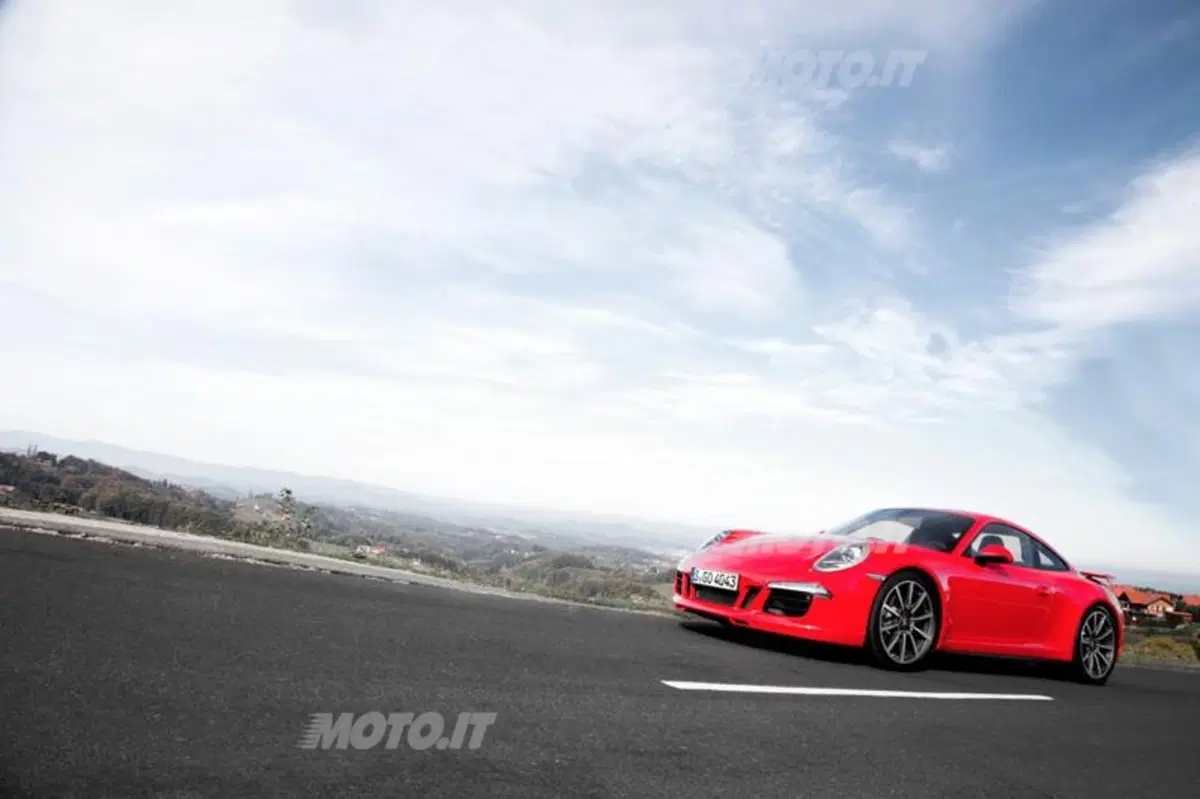 Porsche 911 Carrera 4 (9)