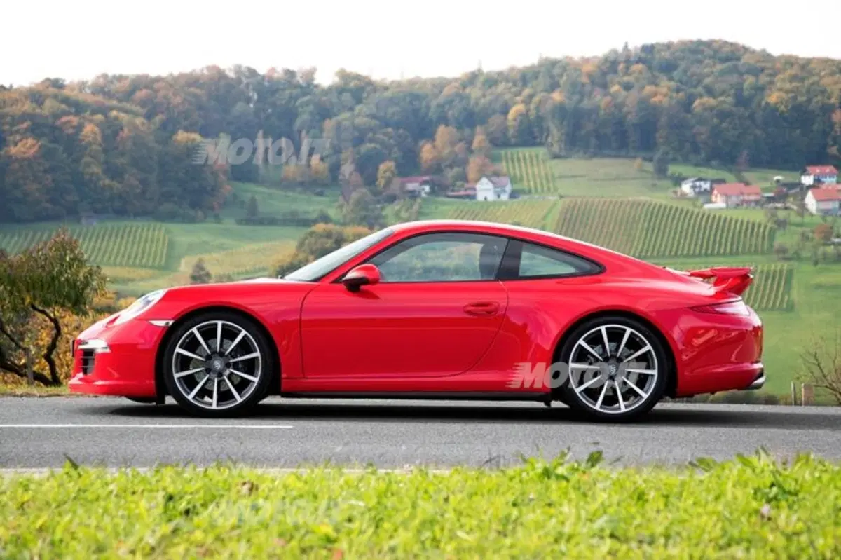 Porsche 911 Carrera 4 (12)