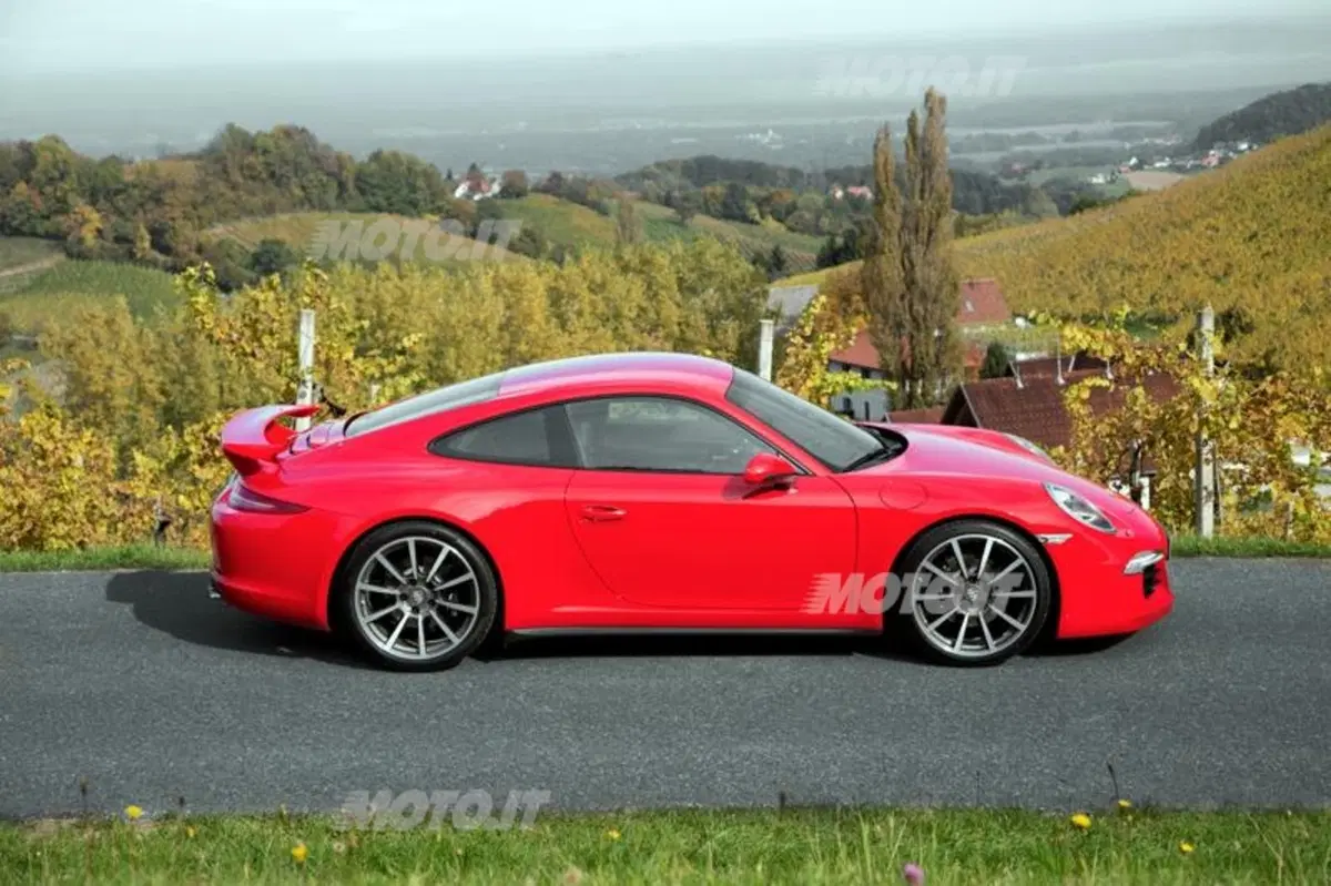 Porsche 911 Carrera 4 (13)