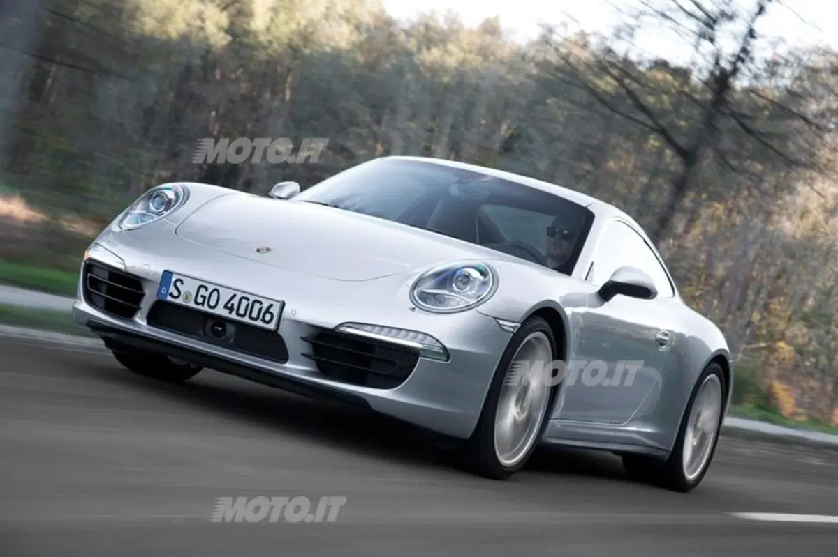 Porsche 911 Carrera 4 (15)
