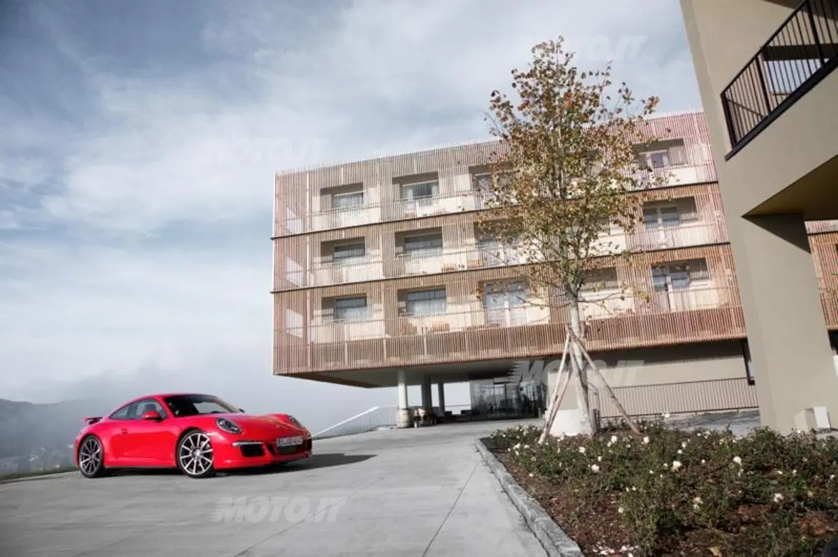 Porsche 911 Carrera 4 (17)
