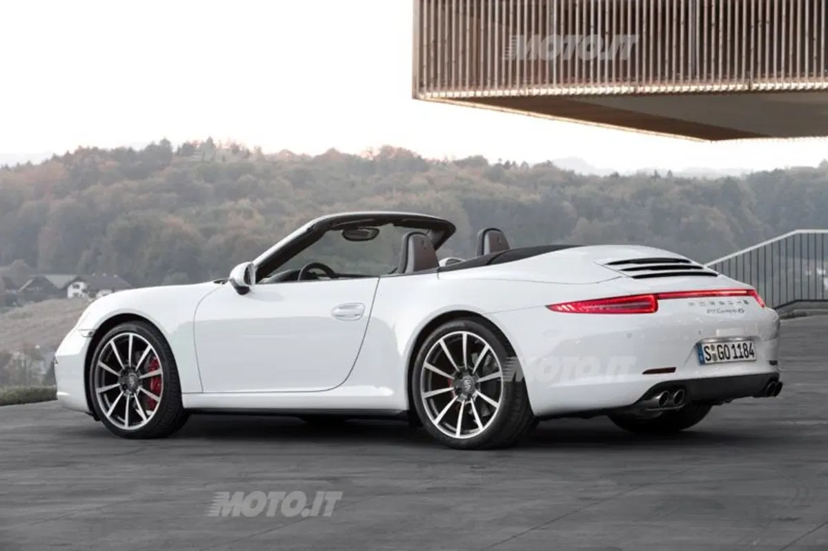 Porsche 911 Carrera 4 (26)