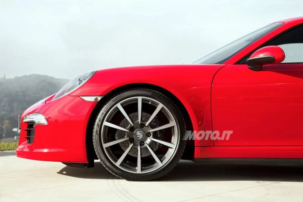 Porsche 911 Carrera 4 (31)