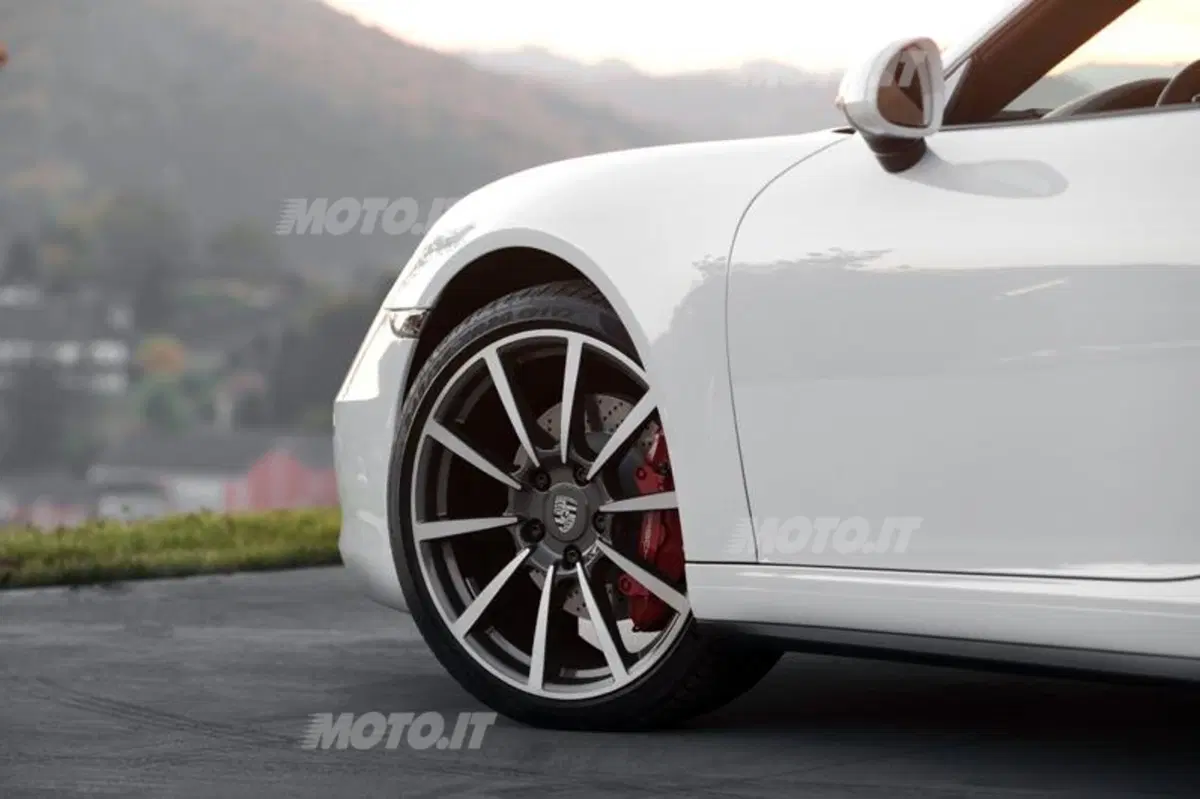 Porsche 911 Carrera 4 (35)