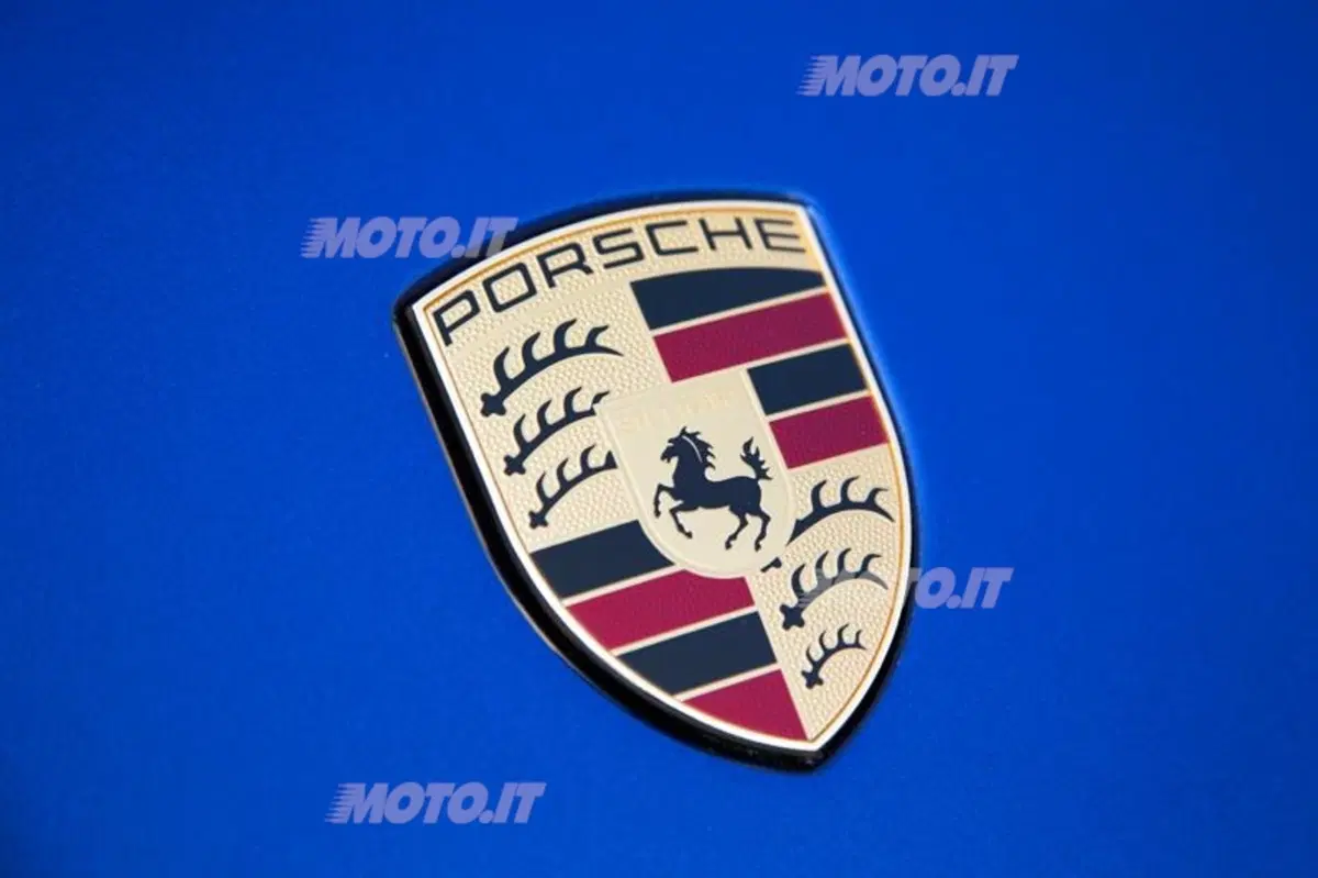 Porsche 911 Carrera 4 (39)
